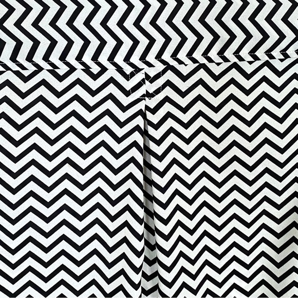American Eagle White And Black Chevron Print Button Down Shirt Semi-Sheer Dressy - Picture 13 of 15